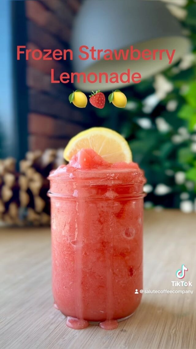 FROZEN STRAWBERRY LEMONADE. Blended to perfection this ice cold drink will be your summer favourite.

#lemonademouth #strawberries #frozen #blended #local #sudbury #lovelocal